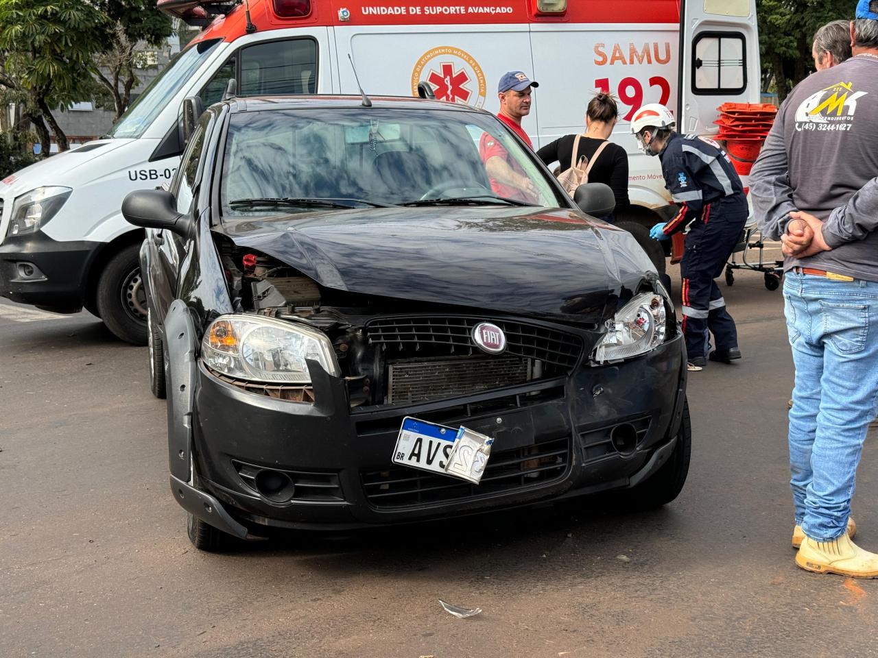 Veículos se envolvem em acidente na Av. Brasil em Santa Helena