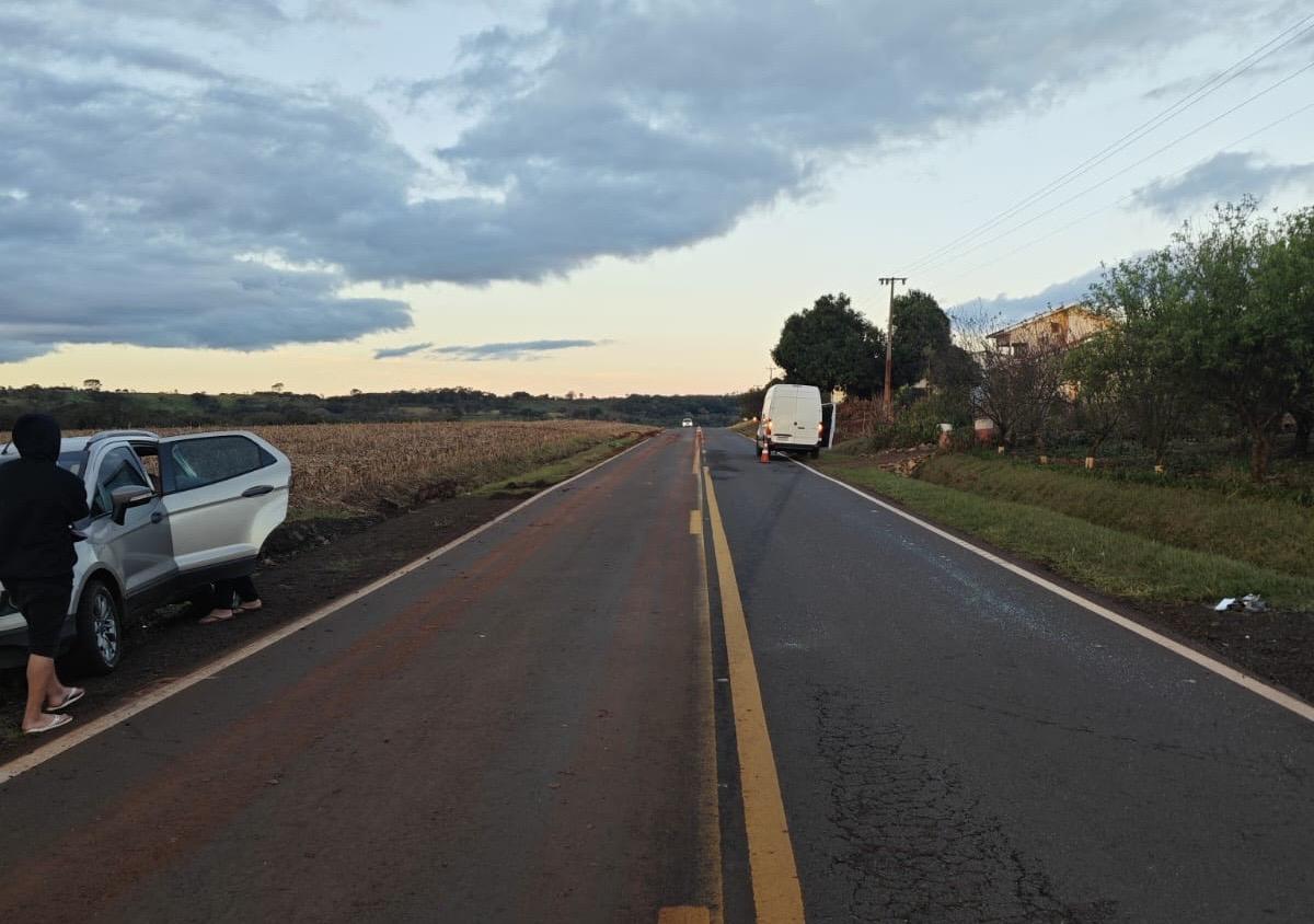 Van e Ecosport se envolvem em acidente em Santa Helena