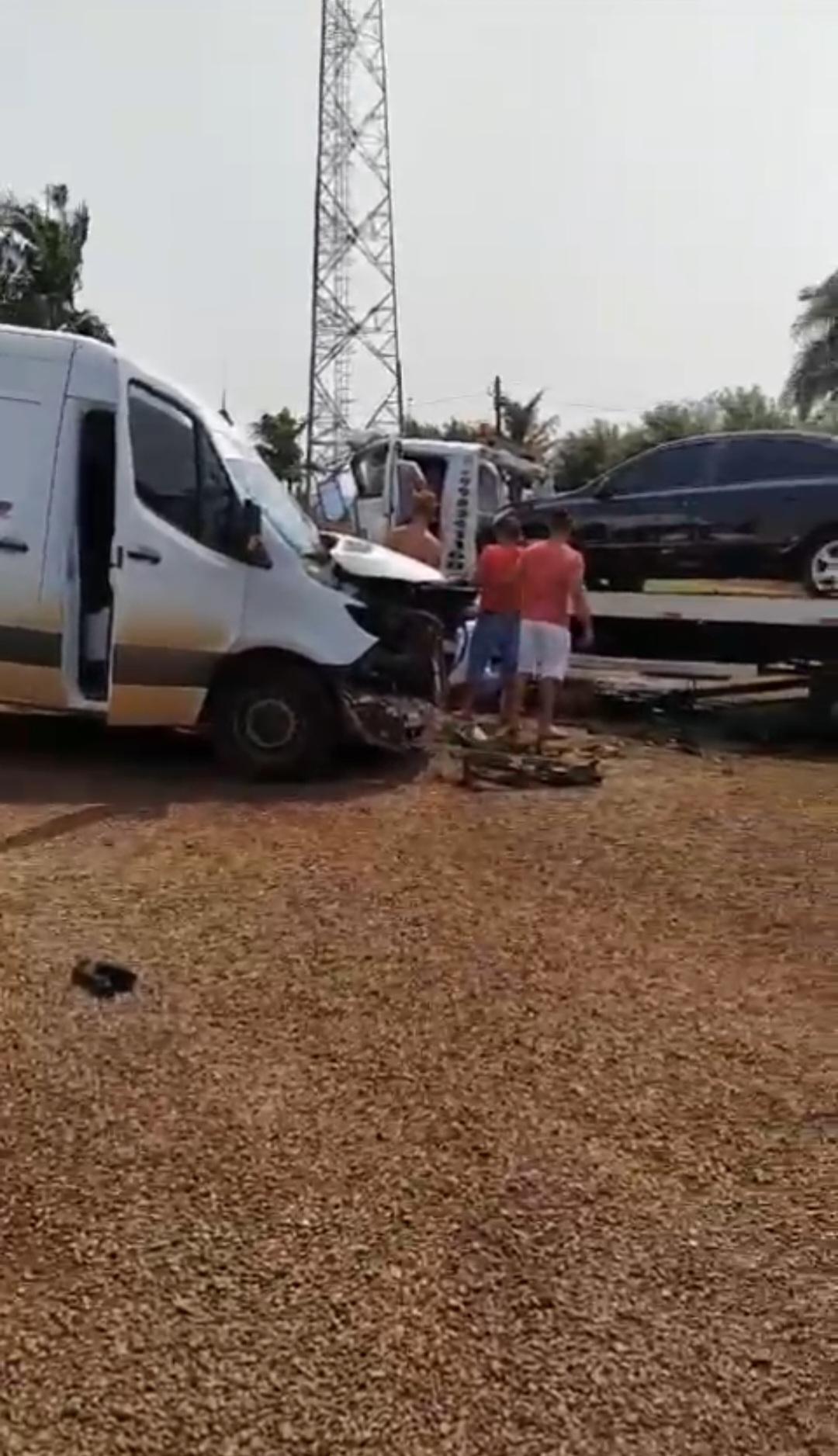 Caminhão guincho de Santa Helena se envolve em grave acidente em São José das Palmeiras