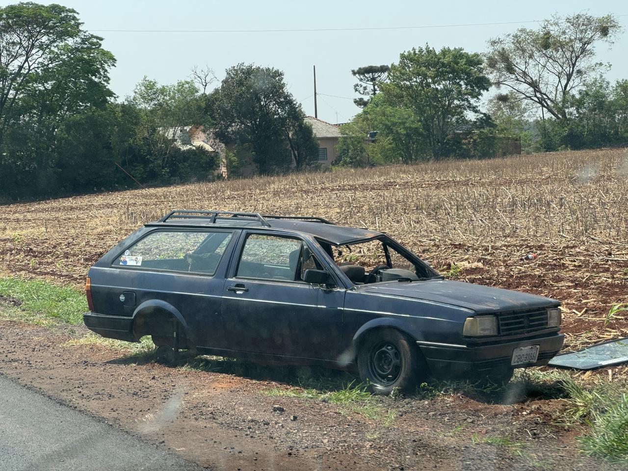Capotamento é registrado na PR 317, entre Santa Helena e São José