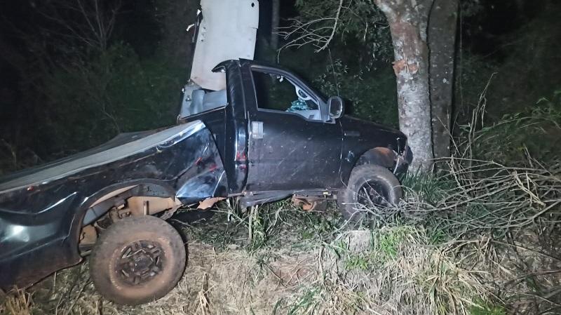 F250 bate em arvores e capota na PR 585 em São Pedro do Iguaçu