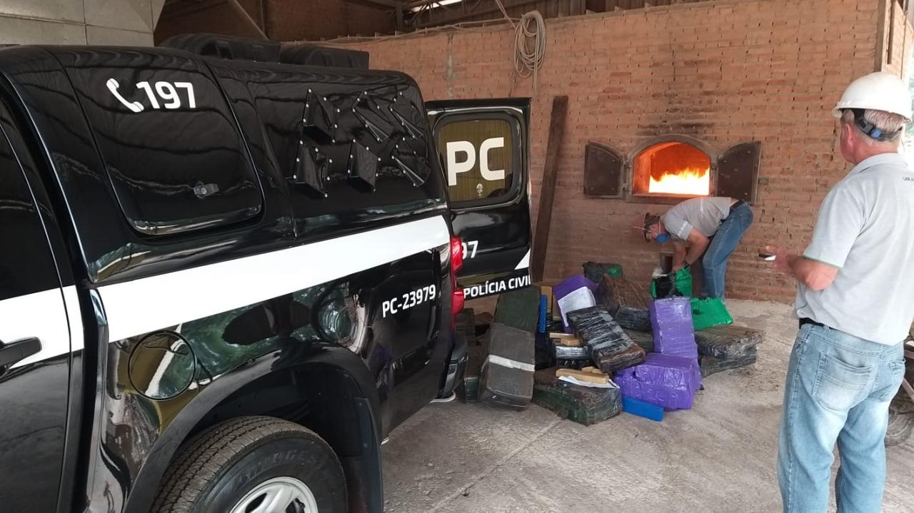 Polícia Civil de Santa Helena promove incineração de drogas