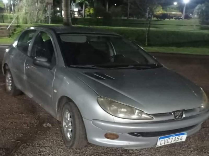 Veículo é abandonado por assaltantes em Santa Helena