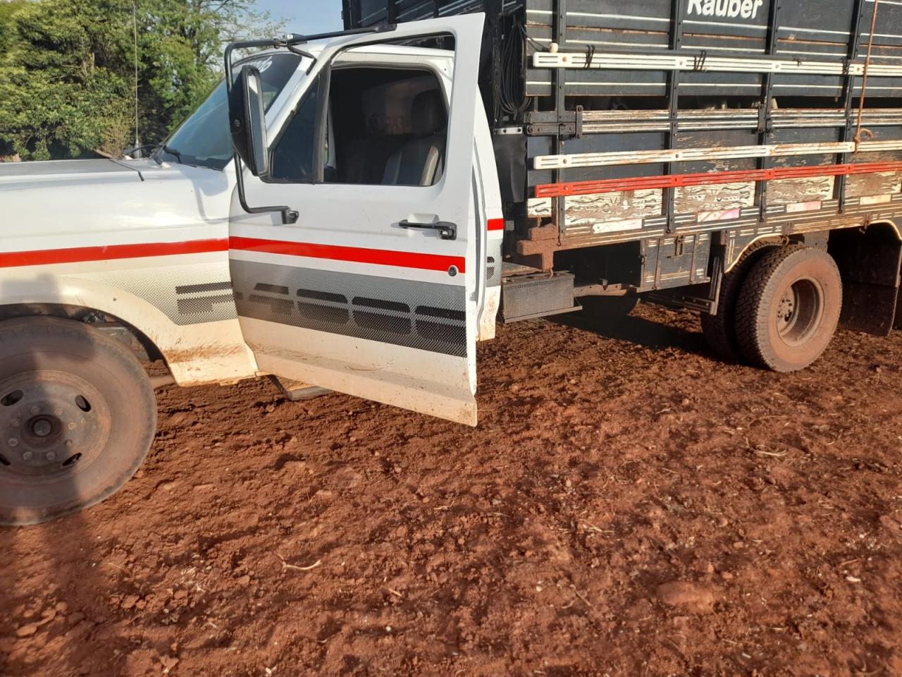 Caminhão F-4000 é furtado durante a madruga em Missal