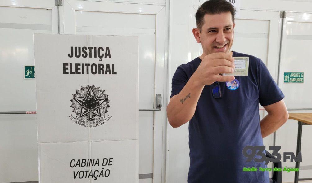 Candidato à prefeito, Paulo Mocellin votou nesta manhã na cidade