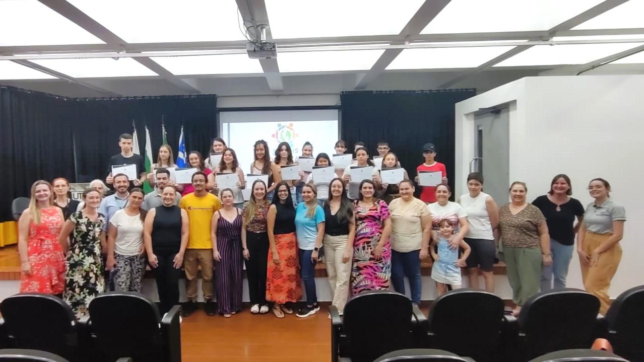 Projeto forma 22 jovens em parceria de instituições em Santa Helena 