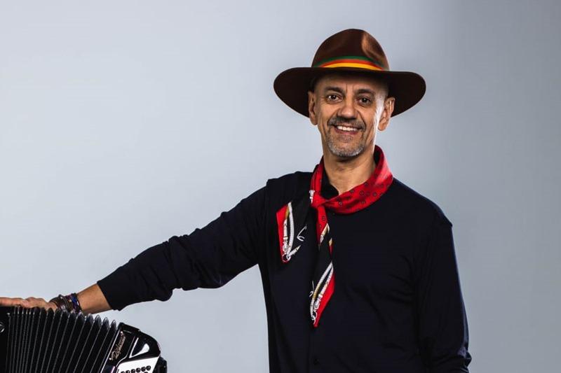 Carlos Magrão se apresentará na programação de Natal em Santa Helena