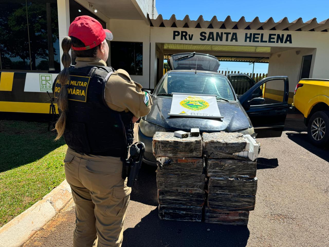 PRE de Santa Helena apreende veículo com droga e detém homem
