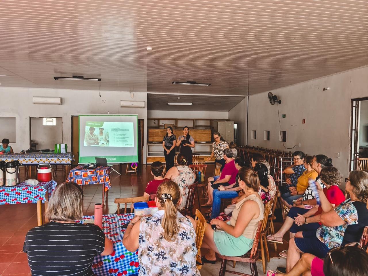 Sicredi Vanguarda promove encontro com Clube de Mães em São Clemente