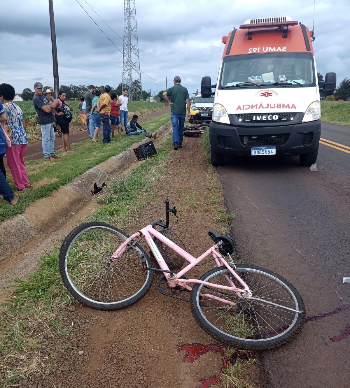 Colisão entre moto e ciclista deixa feridos na PR 317 em São José das Palmeiras