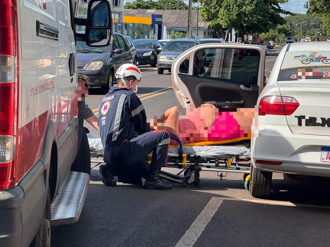 Gestante é socorrida após veículos colidirem em Santa Helena
