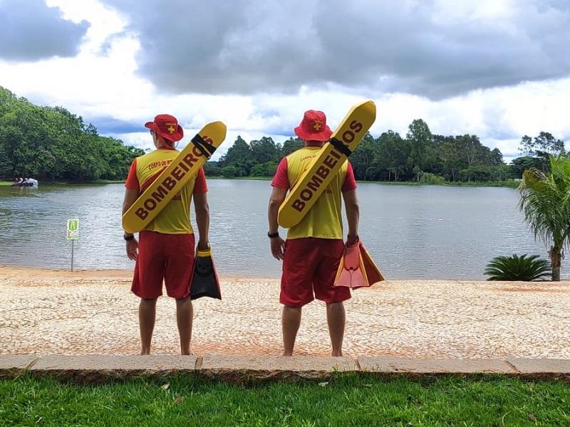 Guarda-vidas do Corpo de Bombeiros iniciam atendimento no Balneário de Santa Helena