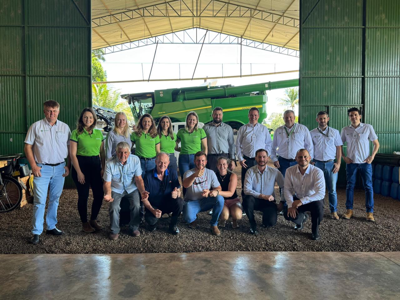 Sicredi Vanguarda entrega colheitadeiras à família Carlin em Santa Helena