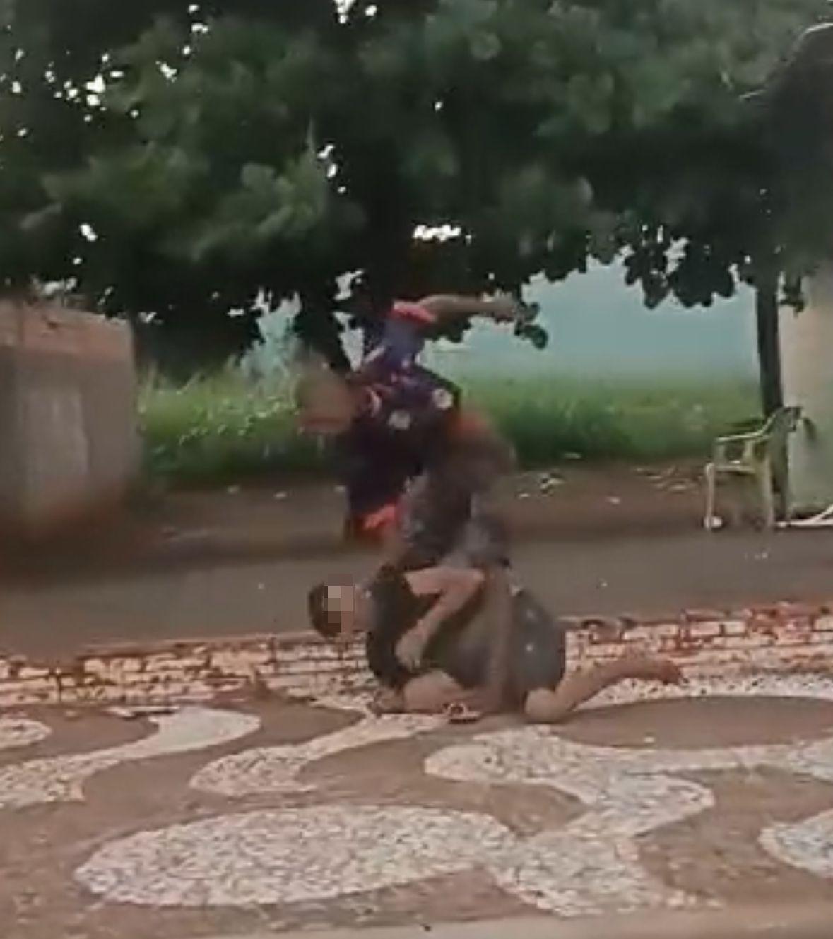 Vídeo mostra agressão com arma branca em estabelecimento de Santa Helena