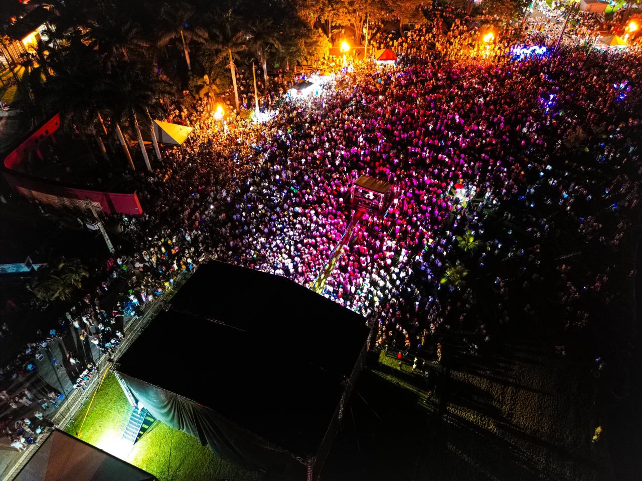 Milhares de pessoas celebram o Réveillon no Balneário de Santa Helena