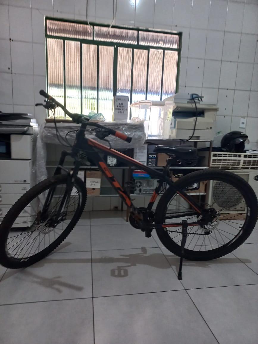 Populares flagram furto de bicicleta e ladrão se dá mal em Santa Helena