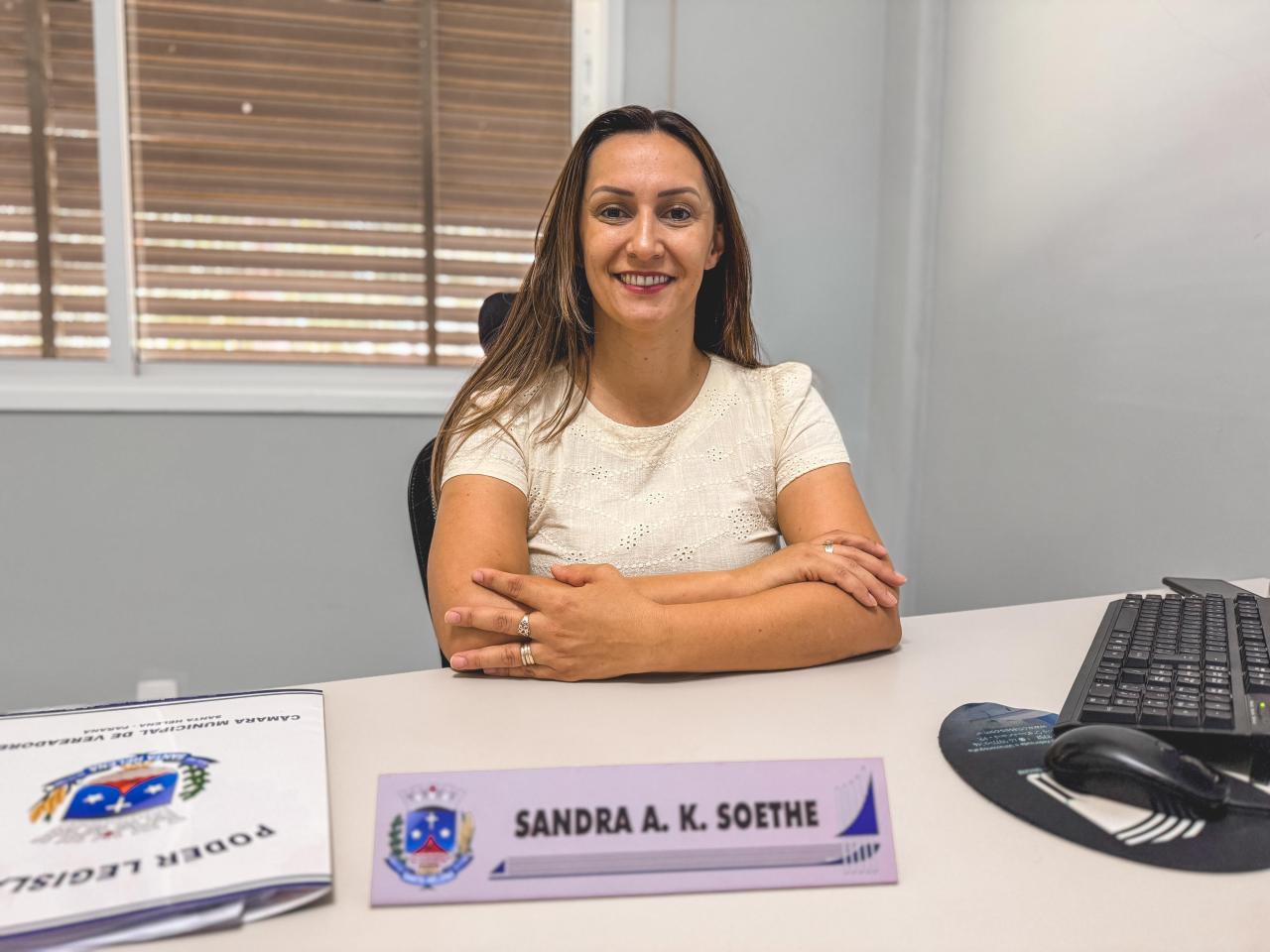 Vereadora cobra melhorias no abastecimento de água e fala sobre criação de cargos no legislativo