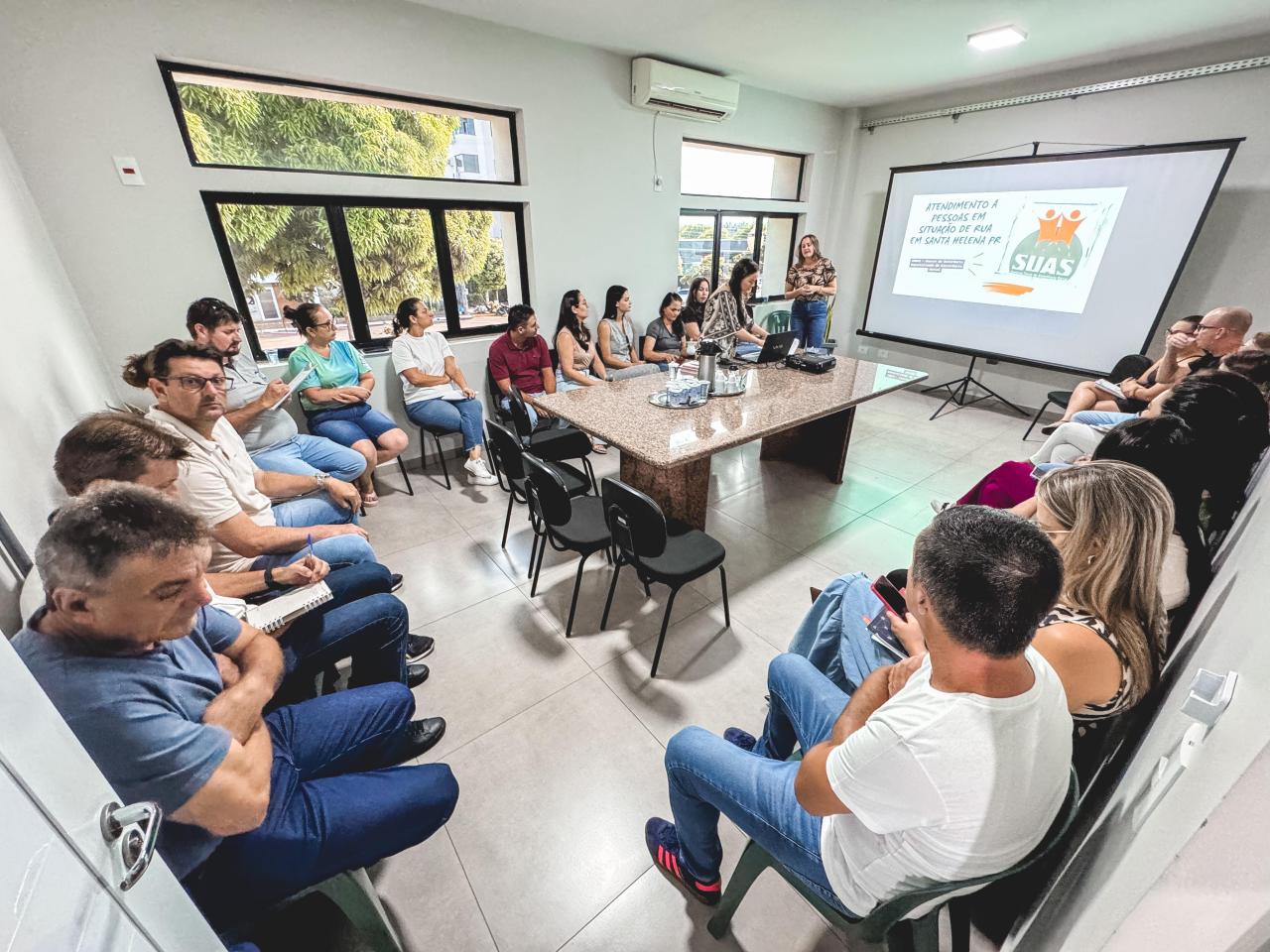 Encontro debate soluções para pessoas em situação de rua em Santa Helena
