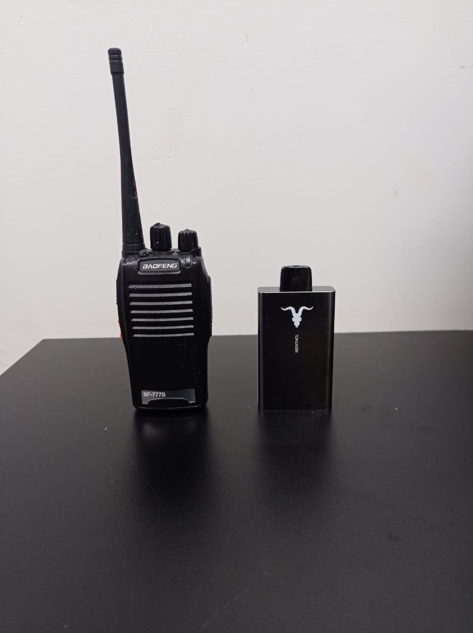 Patrulha Escolar de Santa Helena localiza rádio comunicador e vaper em colégio