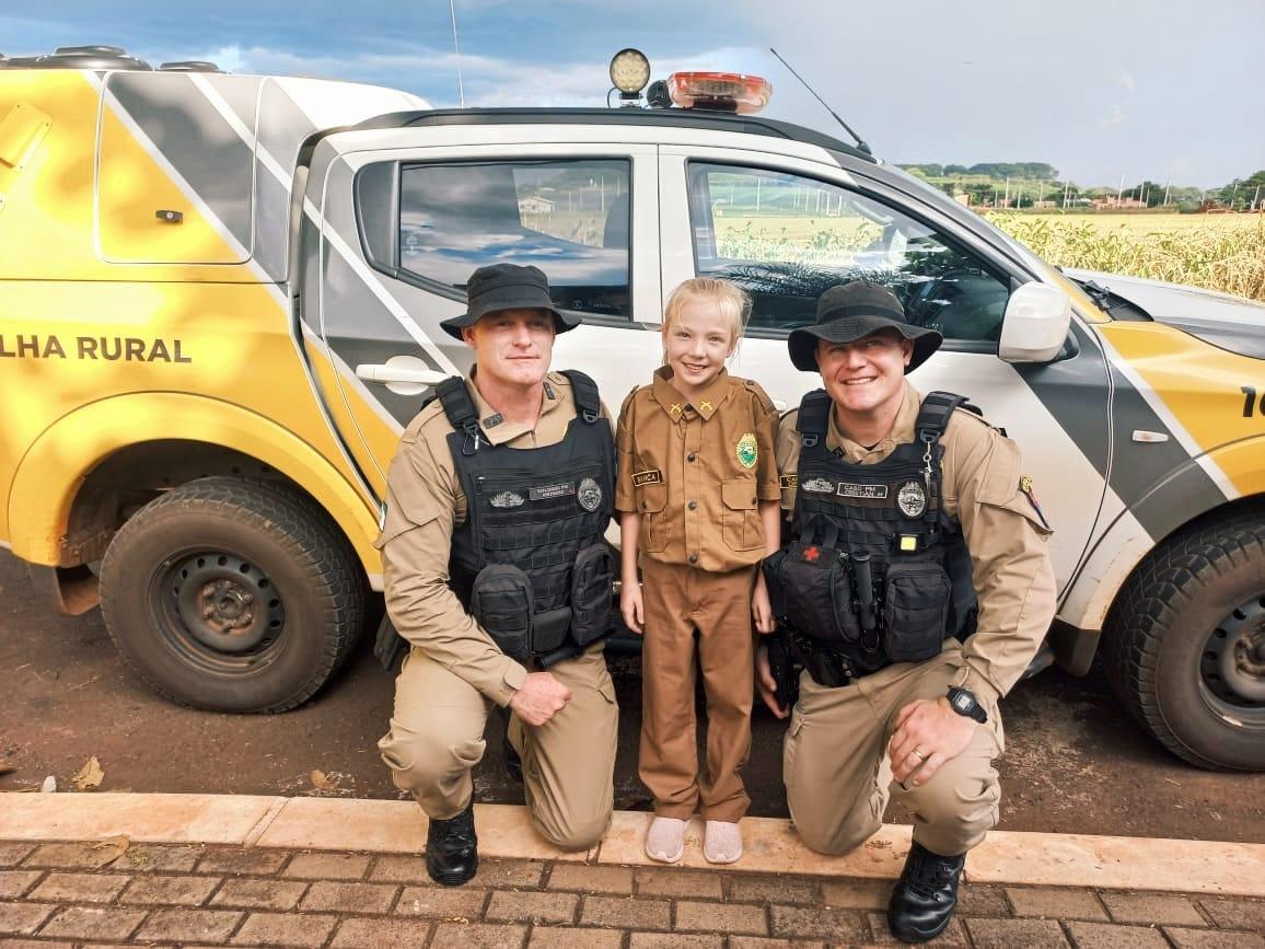 Sonho Realizado: Polícia Militar de Itaipulândia entrega fardinha para fã-mirim