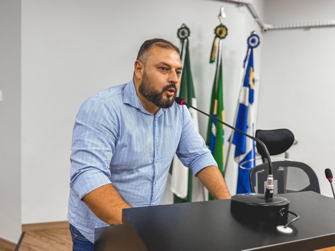 Vereador Aquiles sugere compra de ambulâncias e micro-ônibus: “Atual frota está sucateada”