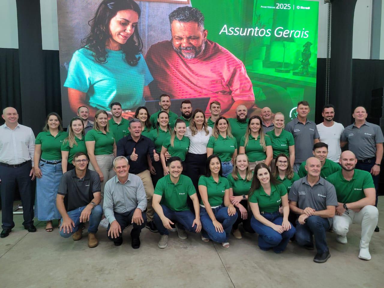 Associados prestigiam em massa assembleia de prestação de contas do Sicredi em Santa Helena