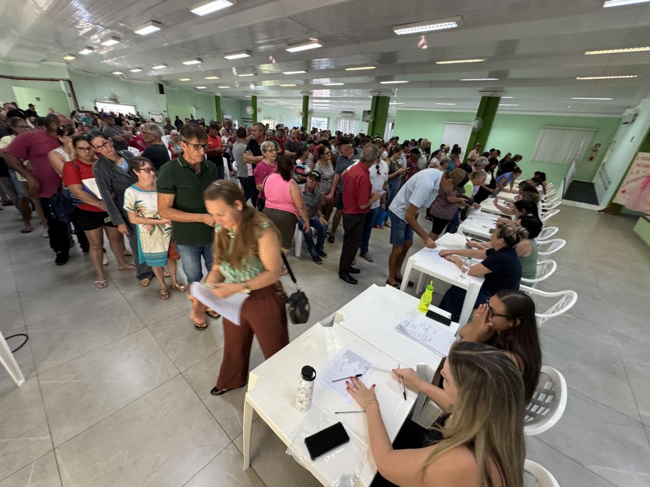 Mais de 300 famílias beneficiadas pelo programa Energia Sustentável em Santa Helena recebem empenhos
