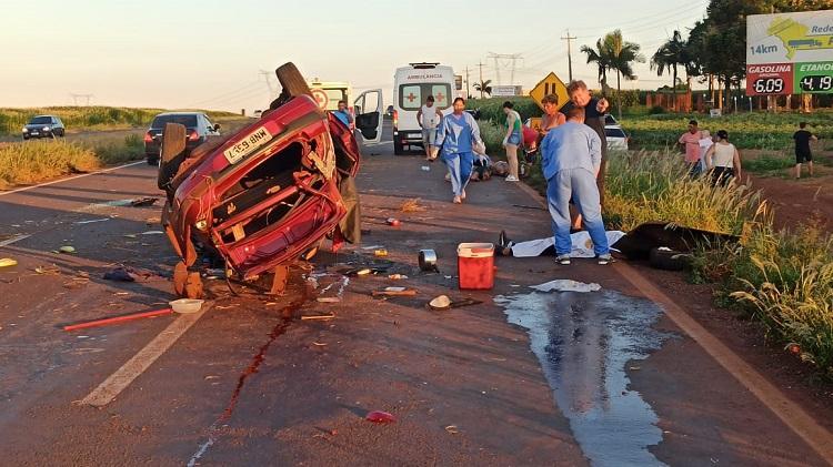 Socorristas de Santa Helena se deparam com grave acidente na BR 163 e prestam socorro as vítimas