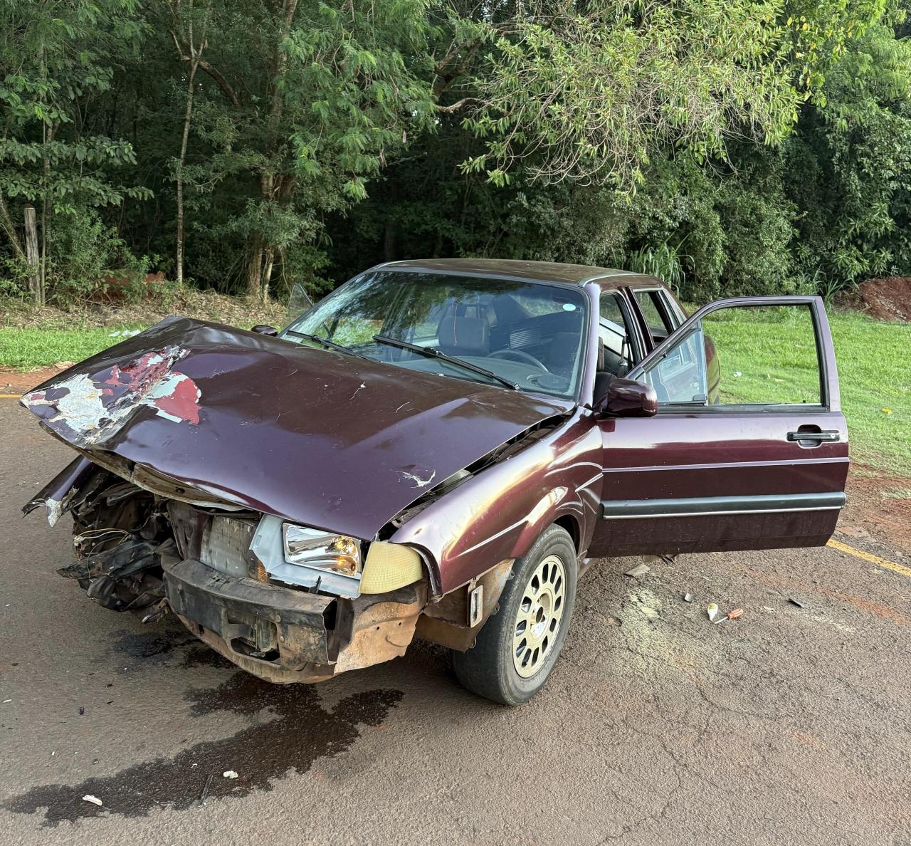 Motorista colide veículo contra portal no Balneário de Santa Helena