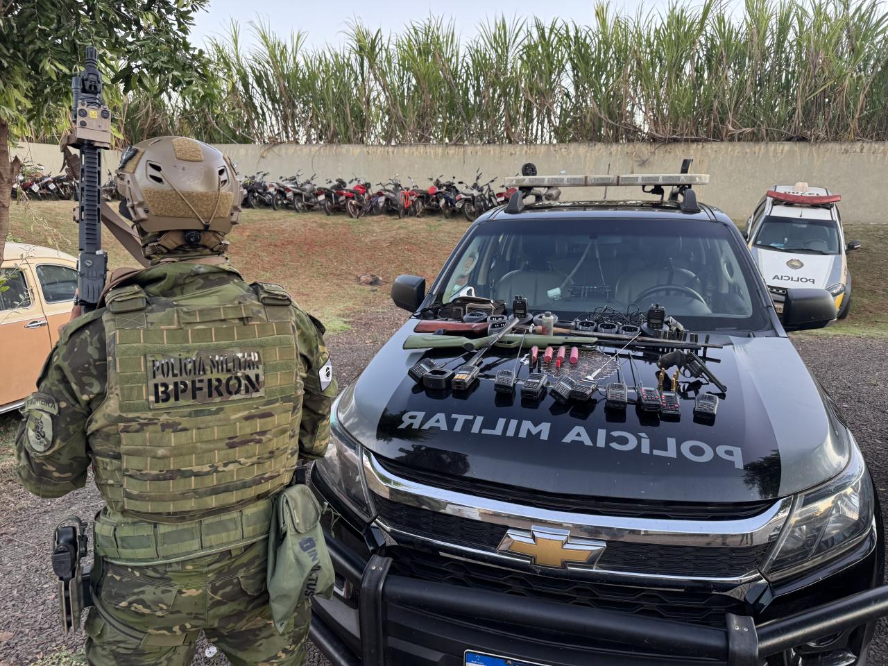 Pelotão Cobra apreende armas, rádios HTs e prende jovem em Santa Helena