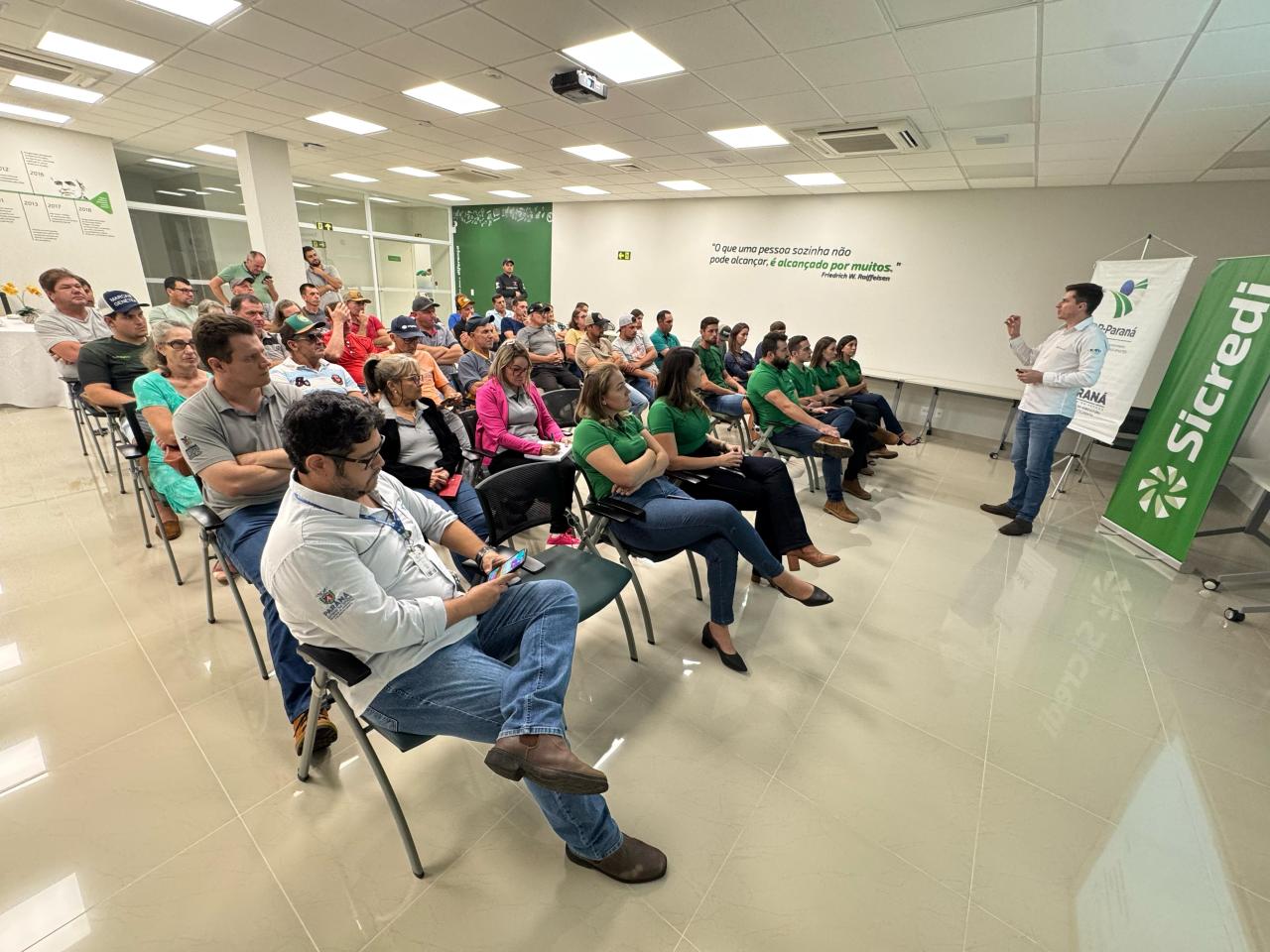 Sicredi Vanguarda e IDR-Paraná promovem torneio de silagem a produtores de Santa Helena