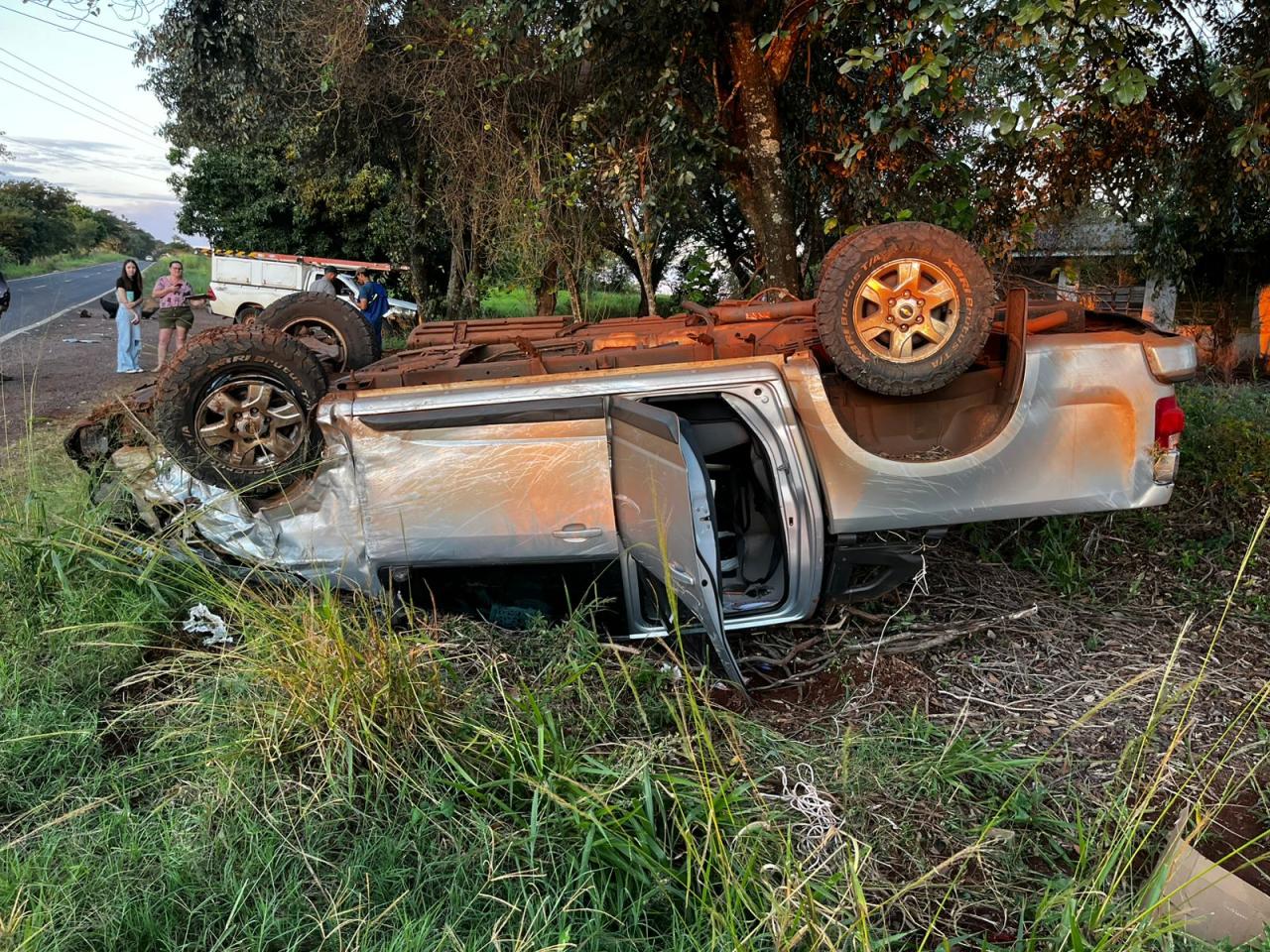 Caminhonetes se envolvem em acidente na PR 317 entre Santa Helena e São José das Palmeiras