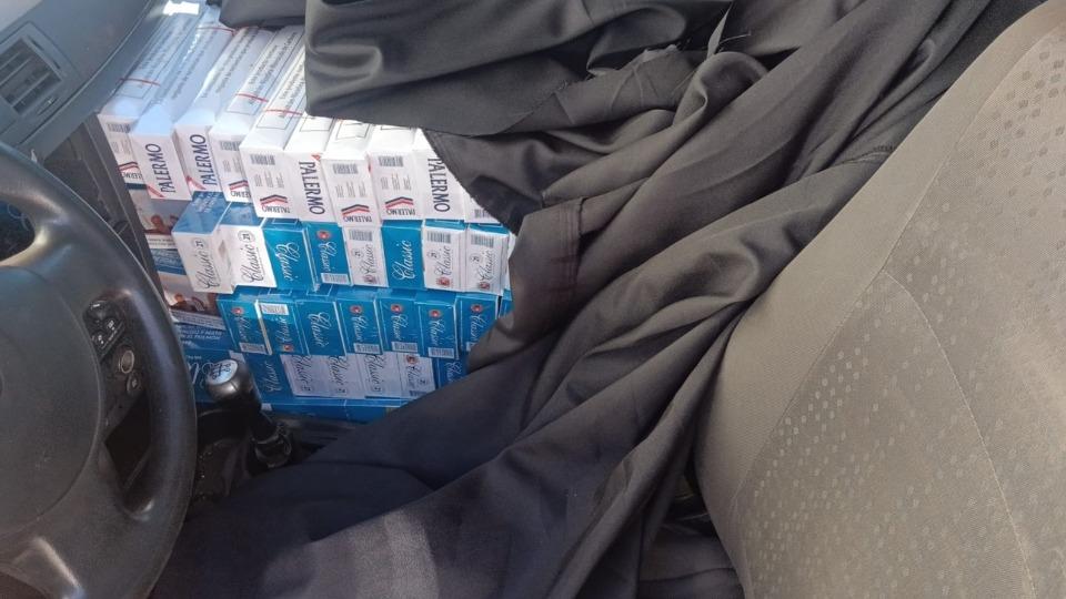 Jovem é preso com 200 maços de cigarros carregados em Santa Helena (Vídeo)