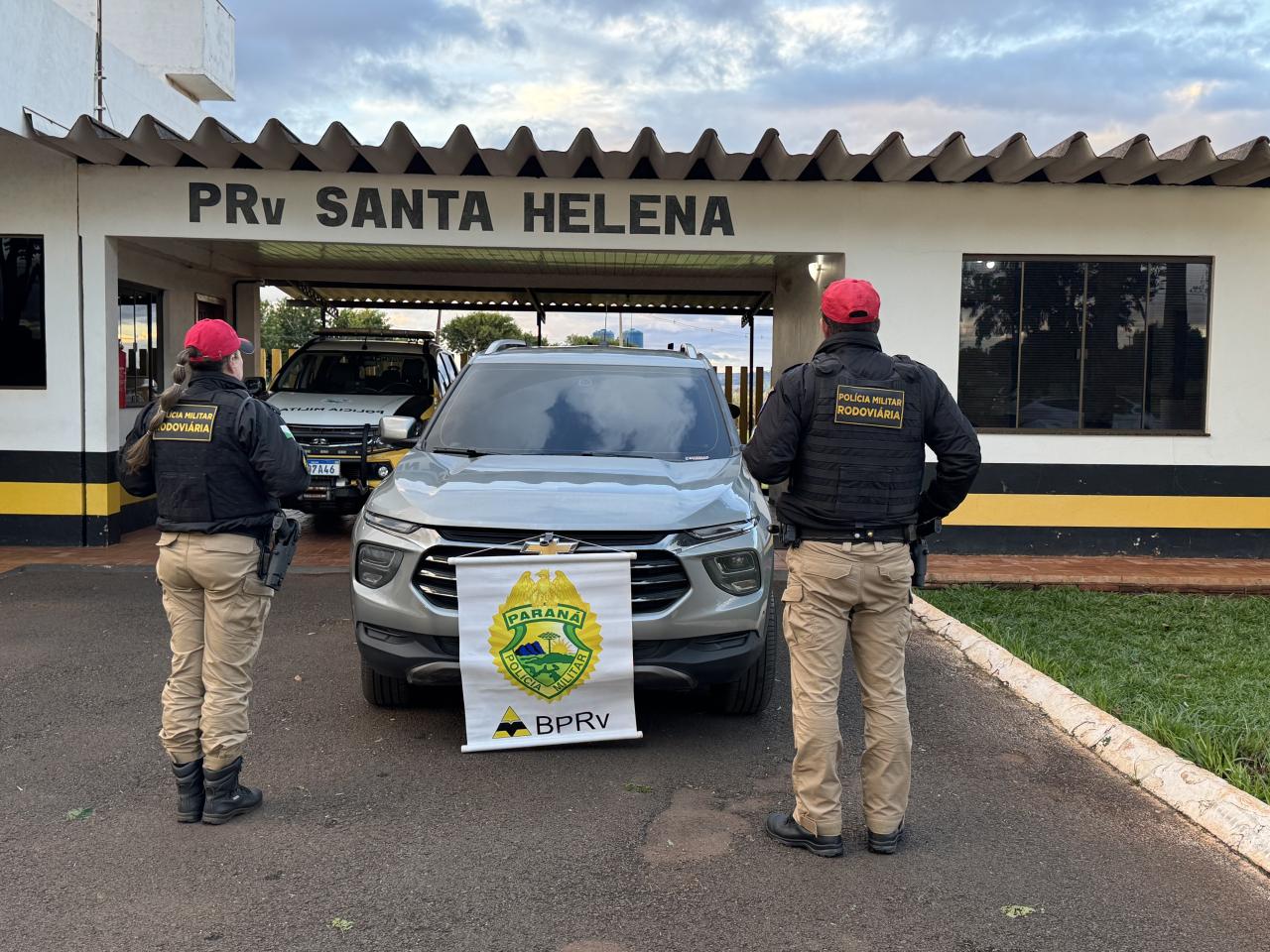 Polícia Rodoviária de Santa Helena recupera veículo e prende dois homens