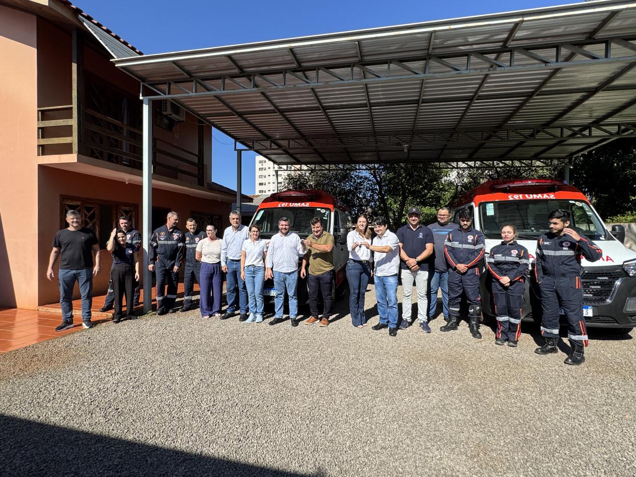 Santa Helena recebe oficialmente duas ambulâncias para o SAMU