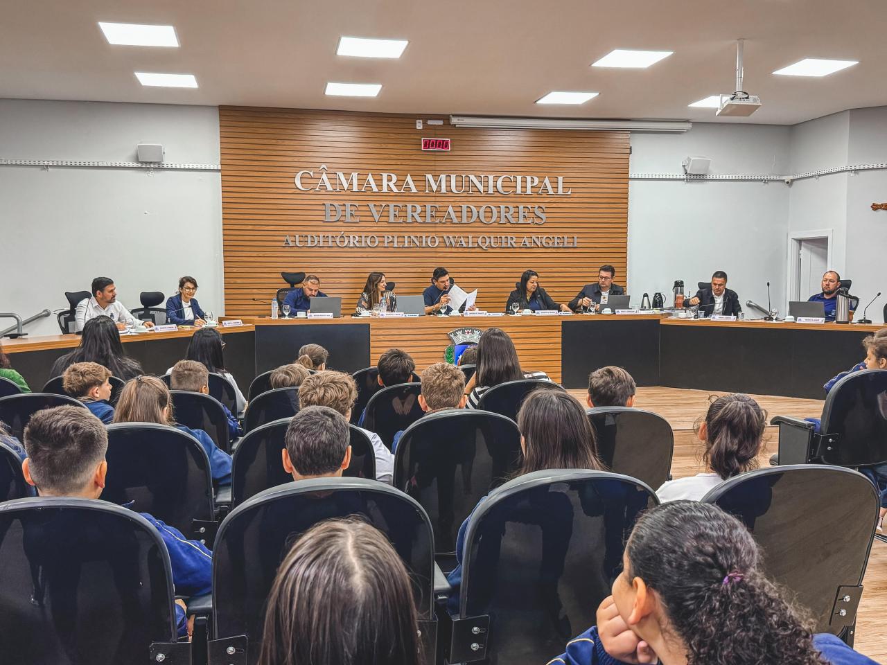 Sessão Ordinária do legislativo de Santa Helena recebe a participação dos alunos da rede municipal