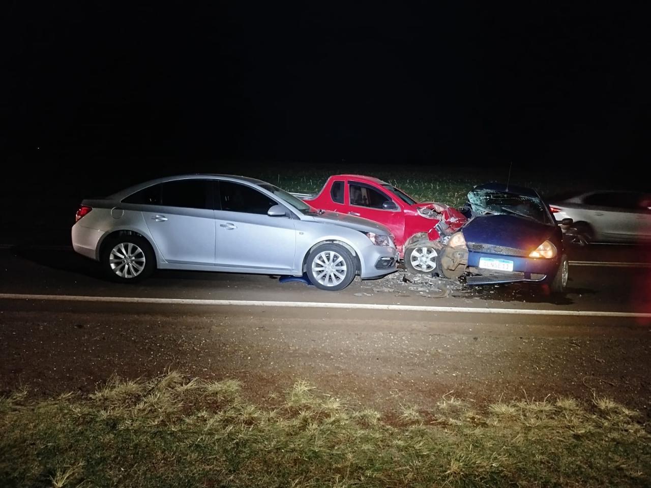 Acidente entre Pato Bragado e Entre Rios envolve três veículos e deixa mulher ferida