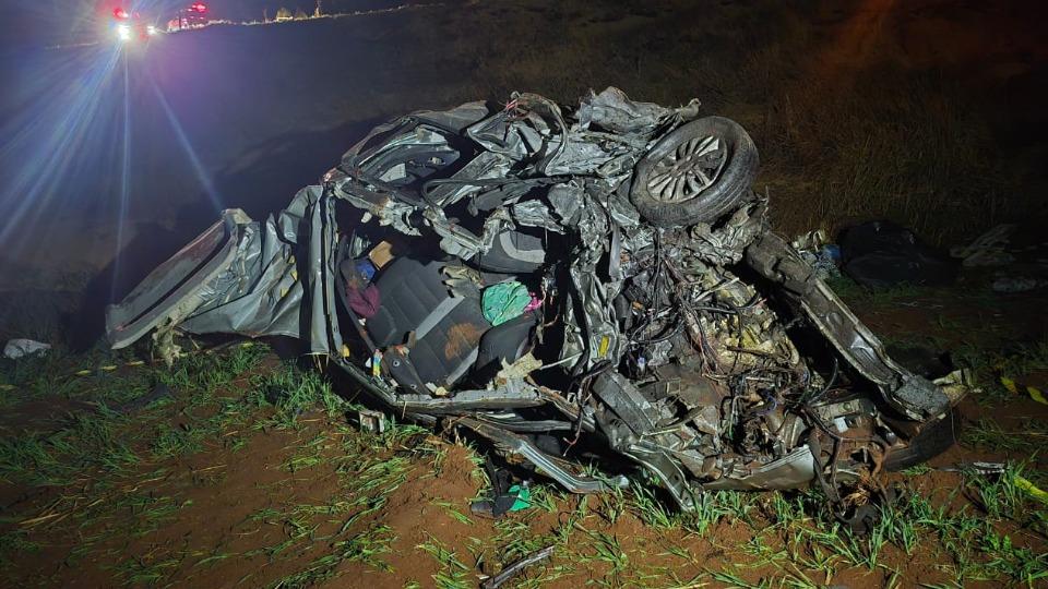 Cinco pessoas morrem após acidente entre carro e caminhão na PR-280 em Pato Branco