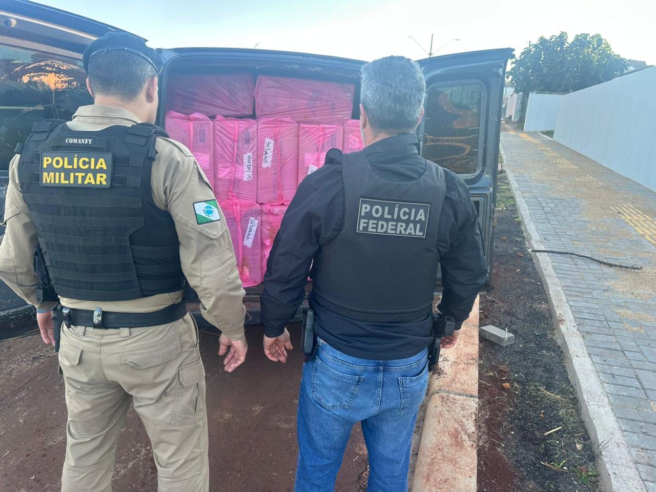 Forças policiais prendem motorista com contrabando em Itaipulândia
