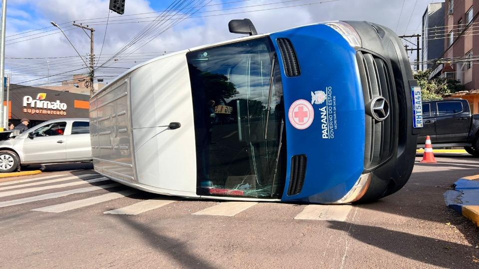 Van da Saúde de São Pedro do Iguaçu tomba após acidente em Toledo