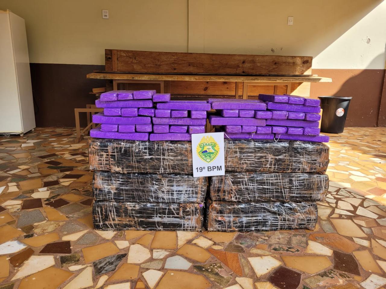 Veículo é encontrado capotado e com 150 kg de droga em Diamante do Oeste