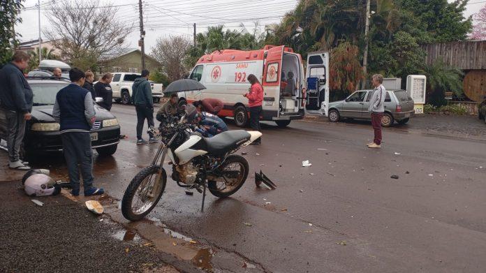 Acidente envolvendo carro e moto em Missal deixa gestante ferida