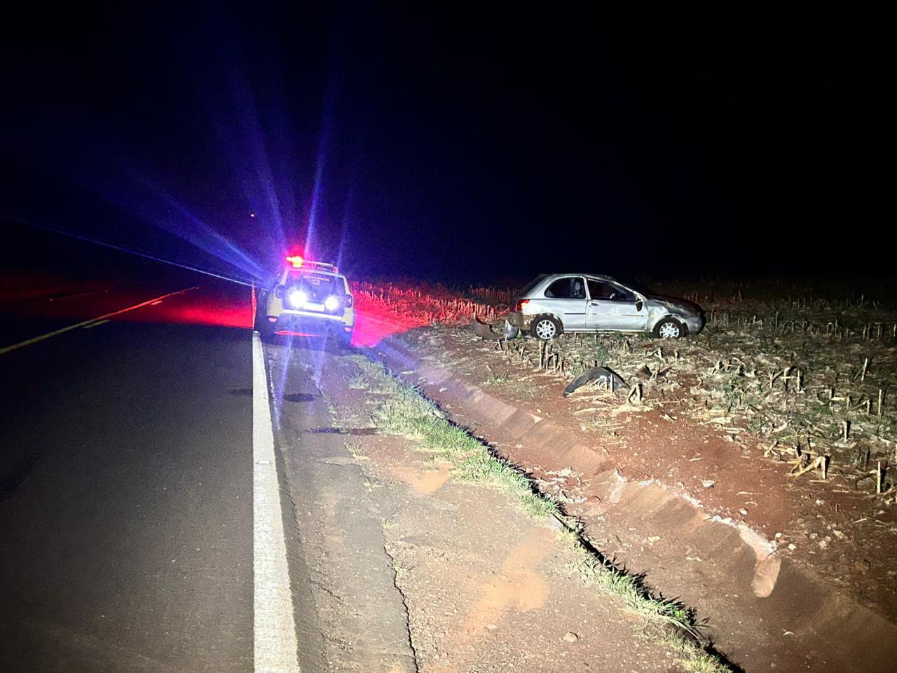 Capotamento deixa cinco pessoas feridas na PR 497 em Itaipulândia