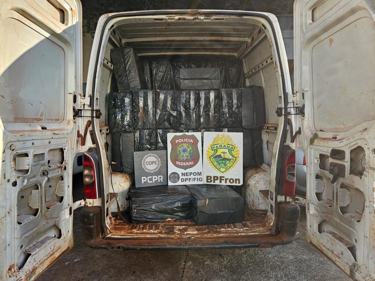 Polícia apreende caminhão, van e caixas de cigarros em Itaipulândia