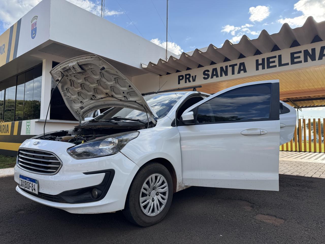 PRv de Santa Helena apreende veículo preparado para o transporte de ilícitos
