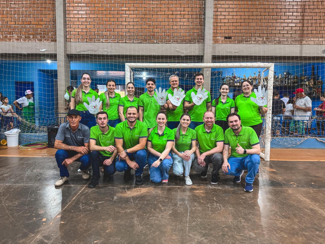 Sicredi São Roque promove o Dia C em São Miguelzinho e menino de 4 anos recebe festa de aniversário
