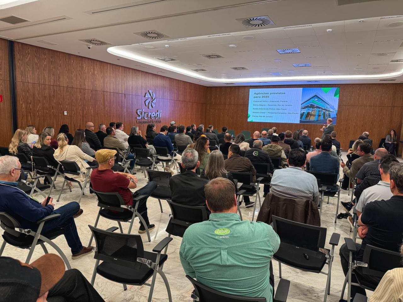 Sicredi Vanguarda recebe profissionais da comunicação para um café e troca de informações com o presidente