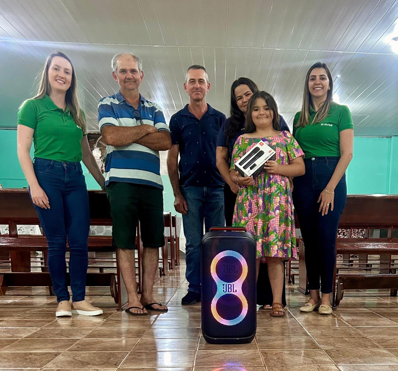 Comunidade de linha Santo Antônio em Sub-Sede recebe equipamento do Sicredi Vanguarda