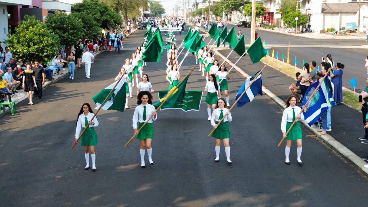 Tradicional Desfile Cívico em Moreninha é nesta sexta (19); haverá também a noite do pastel