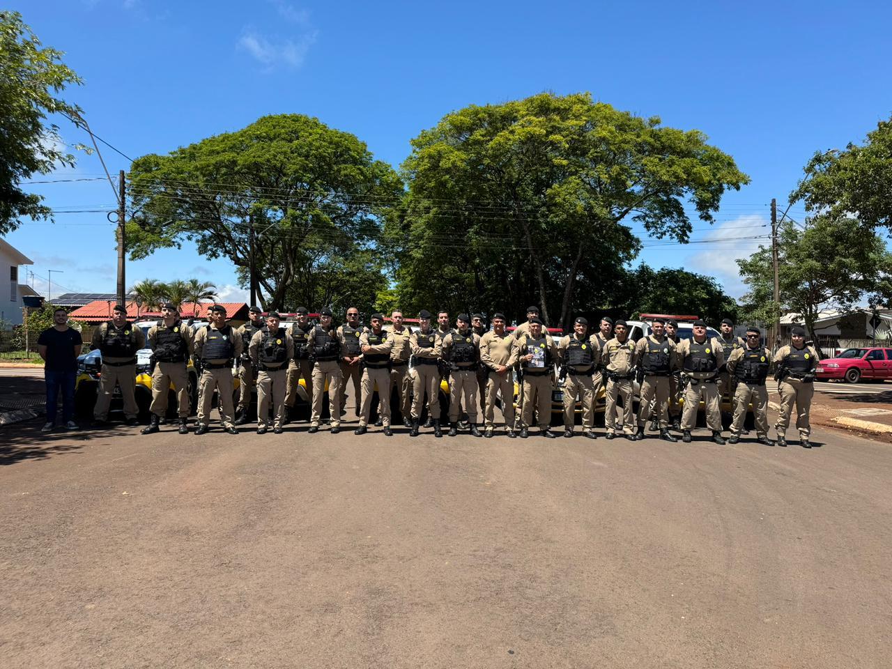 2º Tenente Andrade de Diamante do Oeste é homenageado ao se despedir da Polícia Militar